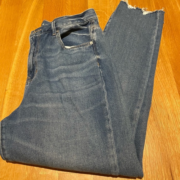 American Eagle Mom Jeans with Distressed Hem - Picture 2 of 9